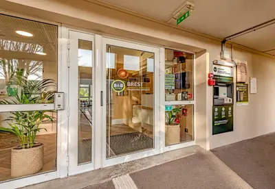 Cuisine ou kitchenette dans l'établissement B&B HOTEL Brest Kergaradec Aéroport