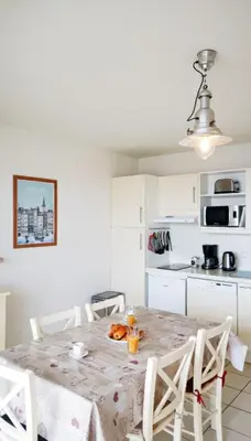 Cuisine ou kitchenette dans l'établissement D Bertheaume 412 2P5