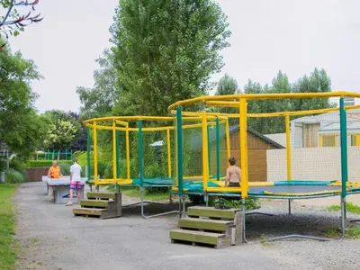 Aire de jeux pour enfants de l'établissement Mobil-home PMR avec Terrasse à Bénodet - API-1-52-1450