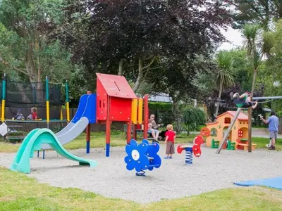 Aire de jeux pour enfants de l'établissement Mobil-home à Bénodet - 3 chambres, Terrasse - API-1-52-1448