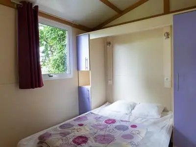 Un ou plusieurs lits dans un hébergement de l'établissement Chalet 20m² avec Terrasse à Bénodet - API-1-52-1445