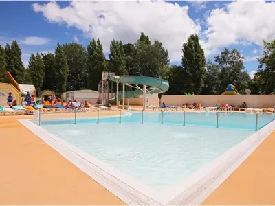 Piscine de l'établissement Chalet cosy pour 3 avec terrasse à Bénodet - API-1-52-1449 ou située à proximité