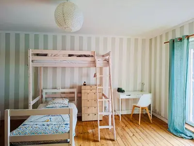 Un ou plusieurs lits dans un hébergement de l'établissement Maison familiale spacieuse 4 chambres & jardin clos