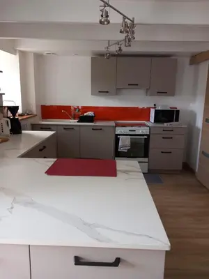 Cuisine ou kitchenette dans l'établissement La maison de Yo