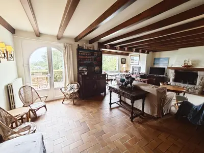 Télévision ou salle de divertissement dans l'établissement Les Vagues de Lolory