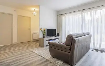 Télévision ou salle de divertissement dans l'établissement 2 Bedroom Cozy Home In Saint-Yvi