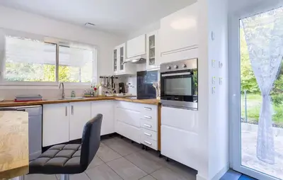 Cuisine ou kitchenette dans l'établissement 2 Bedroom Cozy Home In Saint-Yvi