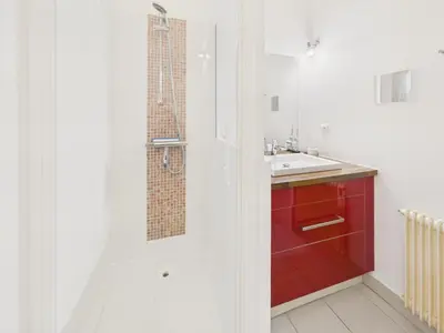 Salle de bains dans l'établissement Appartement de 68 m2 au coeur de Concarneau