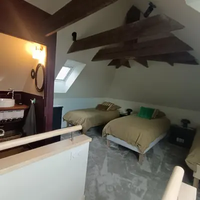 Un ou plusieurs lits dans un hébergement de l'établissement Les chambres du Lohan