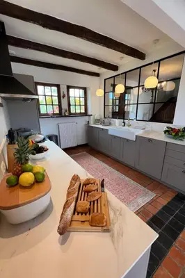 Cuisine ou kitchenette dans l'établissement Holiday Home Villa Monrepos by Interhome