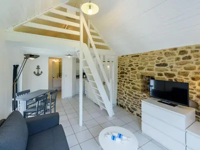 Télévision ou salle de divertissement dans l'établissement Holiday Home Großes Haus mit überdachtem und beheiztem Swimmingpool by Interhome