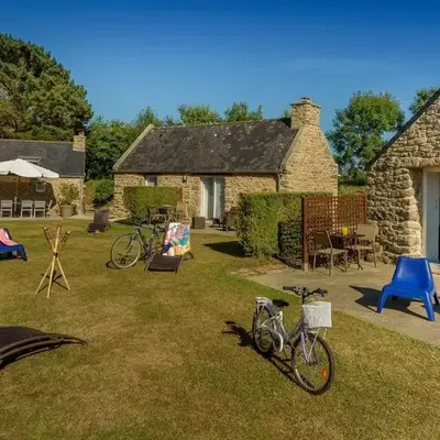 Holiday Home Großes Haus mit überdachtem und beheiztem Swimmingpool by Interhome