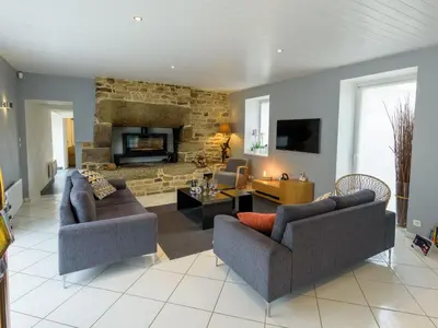 Coin salon dans l'établissement Holiday Home Villa Beheizter Innenpool 30 by Interhome