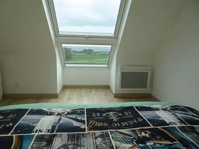 Un ou plusieurs lits dans un hébergement de l'établissement Holiday Home Charmantes Haus mit privatem Jacuzzi in der Bretagne by Interhome