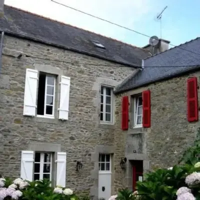 Holiday Home Küstennahes- bretonisches Ferienhaus mit Kamin by Interhome