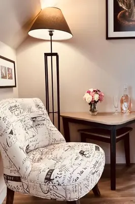 Coin salon dans l'établissement Holiday Home Villa Tante Alice Meerblick Komfort Villa Alleinlage mit Aufzug Jacuzzi Dampfb by Interhome