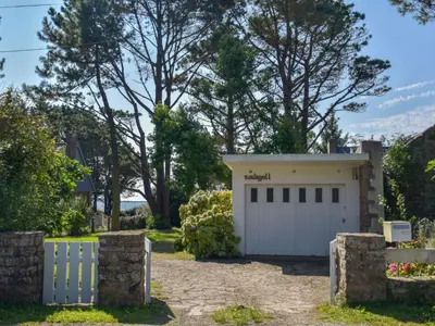 Jardin de l'établissement Holiday Home Villa mit großem Grundstück direkt am Mer by Interhome