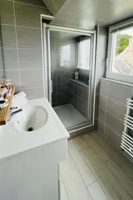 Salle de bains dans l'établissement Holiday Home VILLA Kergoz by Interhome