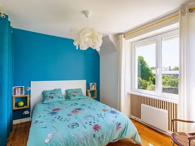 Un ou plusieurs lits dans un hébergement de l'établissement Holiday Home Bretagne Loctudy Haus Les Camélias 3 Personen by Interhome