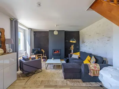 Coin salon dans l'établissement Holiday Home Bretagne Loctudy Haus Les Camélias 3 Personen by Interhome