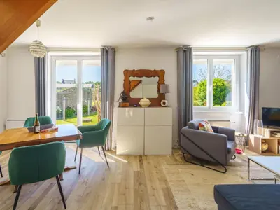Coin salon dans l'établissement Holiday Home Bretagne Loctudy Haus Les Camélias 3 Personen by Interhome
