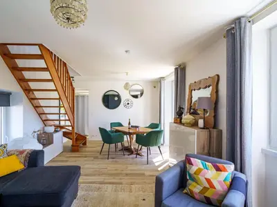 Coin salon dans l'établissement Holiday Home Bretagne Loctudy Haus Les Camélias 3 Personen by Interhome