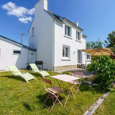 Holiday Home Bretagne Loctudy Haus Les Camélias 3 Personen by Interhome