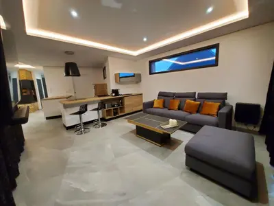 Télévision ou salle de divertissement dans l'établissement Holiday Home Villa mit Meerblick und privatem Spa - les gîtes de Fabie by Interhome