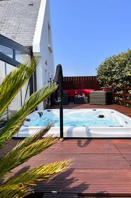 Piscine de l'établissement Holiday Home Villa Ty Arvorig by Interhome ou située à proximité