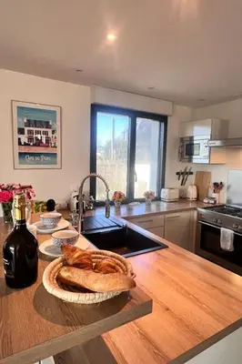 Cuisine ou kitchenette dans l'établissement Holiday Home Villa du Port by Interhome