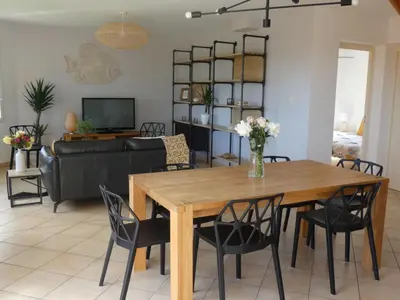 Cuisine ou kitchenette dans l'établissement Holiday Home Haus mit Garten und herrlichem Meerblick by Interhome