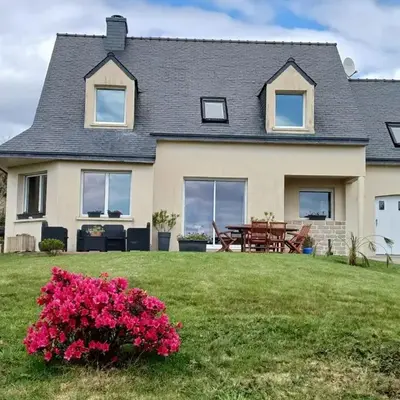 Holiday Home Haus mit Garten und herrlichem Meerblick by Interhome