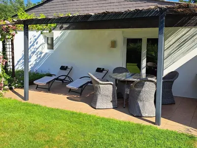 Jardin de l'établissement Holiday Home kleines Loft im Erdgeschoss in der Nähe von Bénodet by Interhome