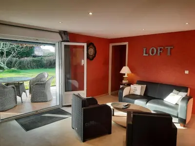 Coin salon dans l'établissement Holiday Home kleines Loft im Erdgeschoss in der Nähe von Bénodet by Interhome