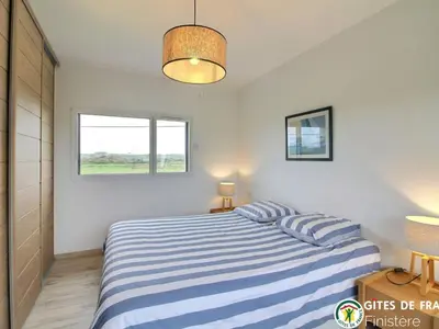 Un ou plusieurs lits dans un hébergement de l'établissement Holiday Home Ein Haus auf der Düne- direkter Zugang zum Strand by Interhome