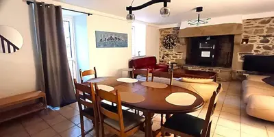 Coin salon dans l'établissement Refuge Secret en Bretagne - Mer & Nature à Deux Pas !