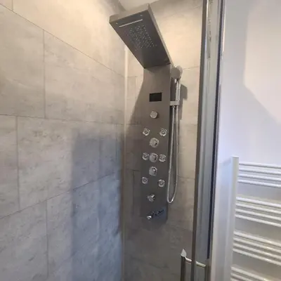 Salle de bains dans l'établissement Appartement BREST avec TV dans la chambre et le salon