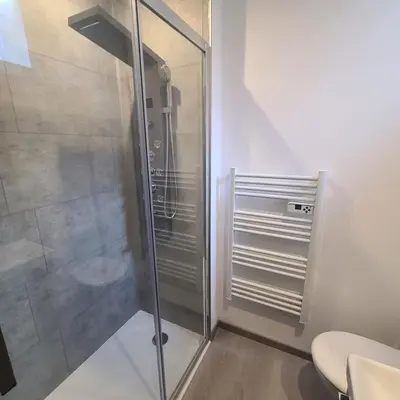 Salle de bains dans l'établissement Appartement BREST avec TV dans la chambre et le salon