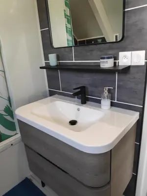 Salle de bains dans l'établissement Kastell-Mor 2 chambres au calme vue jardin - proche Roscoff