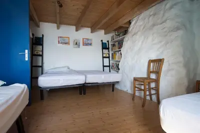 Un ou plusieurs lits dans un hébergement de l'établissement Maison sur le quai face à l'océan