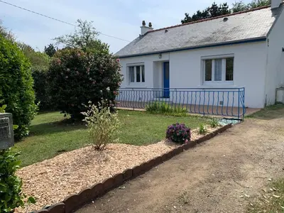 Jardin de l'établissement Petite maison de pêcheur pour 4 Personnes au bord de mer