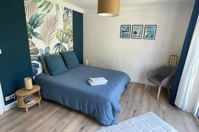 Un ou plusieurs lits dans un hébergement de l'établissement La Chambre Bleue