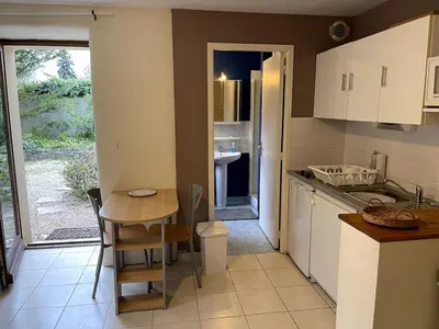 Cuisine ou kitchenette dans l'établissement Studio, plein centre, indépendant, calme, avec parking privatif