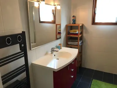 Salle de bains dans l'établissement Contemporaine face à la mer d'Iroise