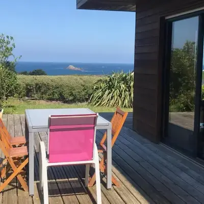 Contemporaine face à la mer d'Iroise