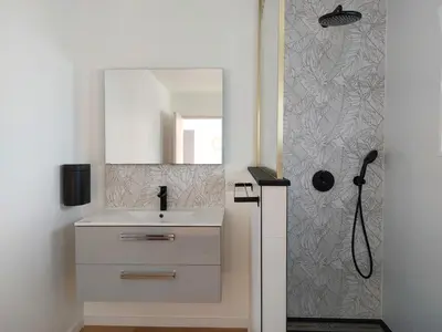 Salle de bains dans l'établissement Menez Bleuenn - Jolie Maison proche plages