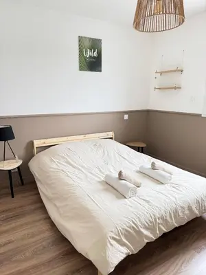 Un ou plusieurs lits dans un hébergement de l'établissement Maison vue mer et plage à pieds
