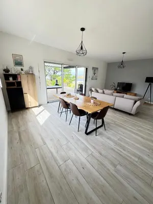 Cuisine ou kitchenette dans l'établissement Maison vue mer et plage à pieds