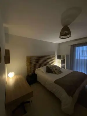 Un ou plusieurs lits dans un hébergement de l'établissement Appartement 49 mètres carrés, calme, récent, bien situé, accessible en voiture garage, ascenseur
