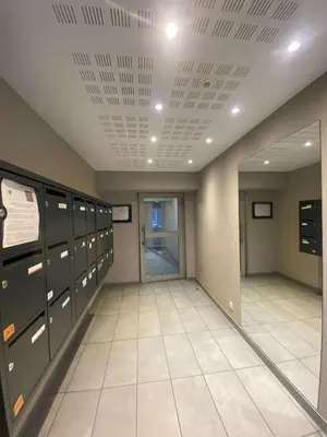 Plan de l'établissement Appartement 49 mètres carrés, calme, récent, bien situé, accessible en voiture garage, ascenseur